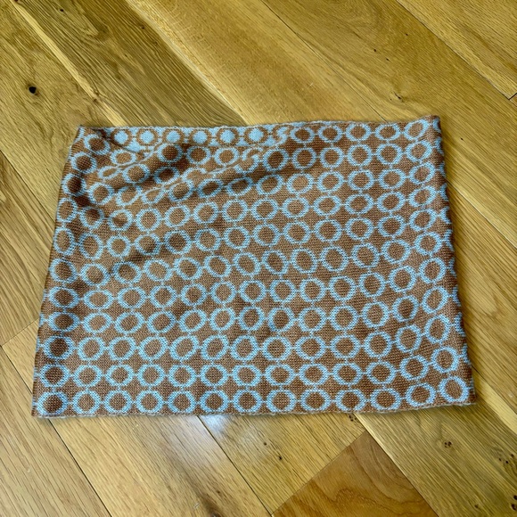 Women’s Reversible Knit Infinity Scarf in Terracotta/Light Gray. - Picture 6 of 10